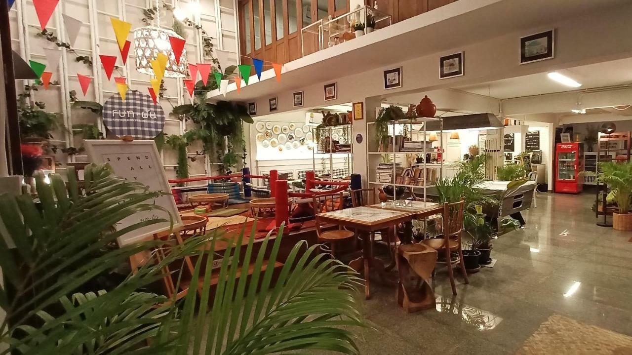 Fun Cafe & Hostel Bangkok Exteriér fotografie